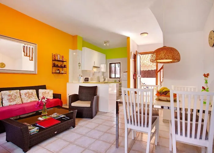 Дом отдыха House With Pool In The South Of Tenerife Чайофа