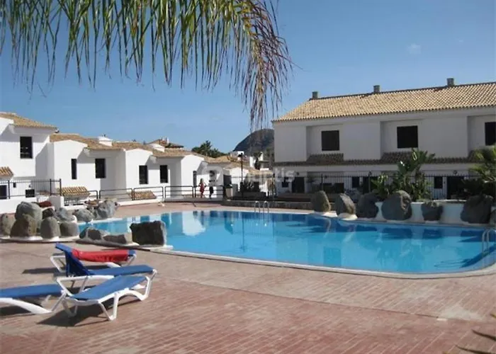 House With Pool In The South Of Tenerife 펜션 *